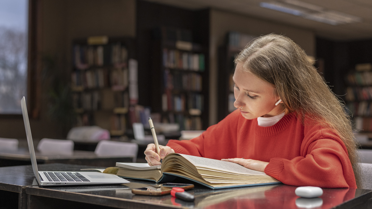 Las 26 mejores listas de Spotify para estudiar medicina - Mirial